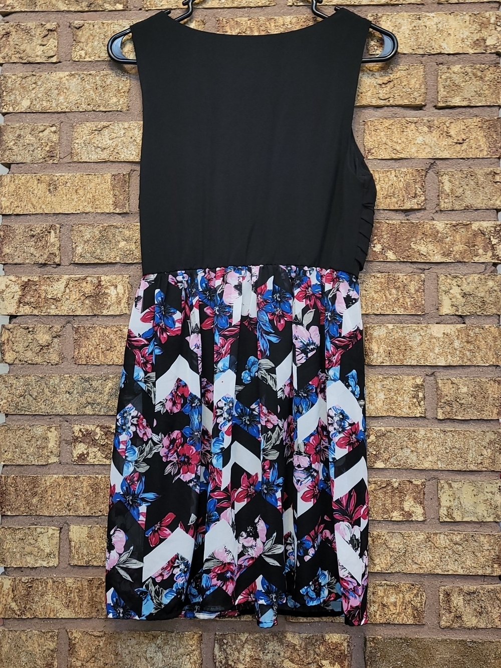 Lily Rose Black Bodice Floral Chevron Mini Dress Size Medium - Picture 3 of 10